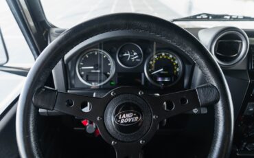 Land-Rover-Defender-1984-19