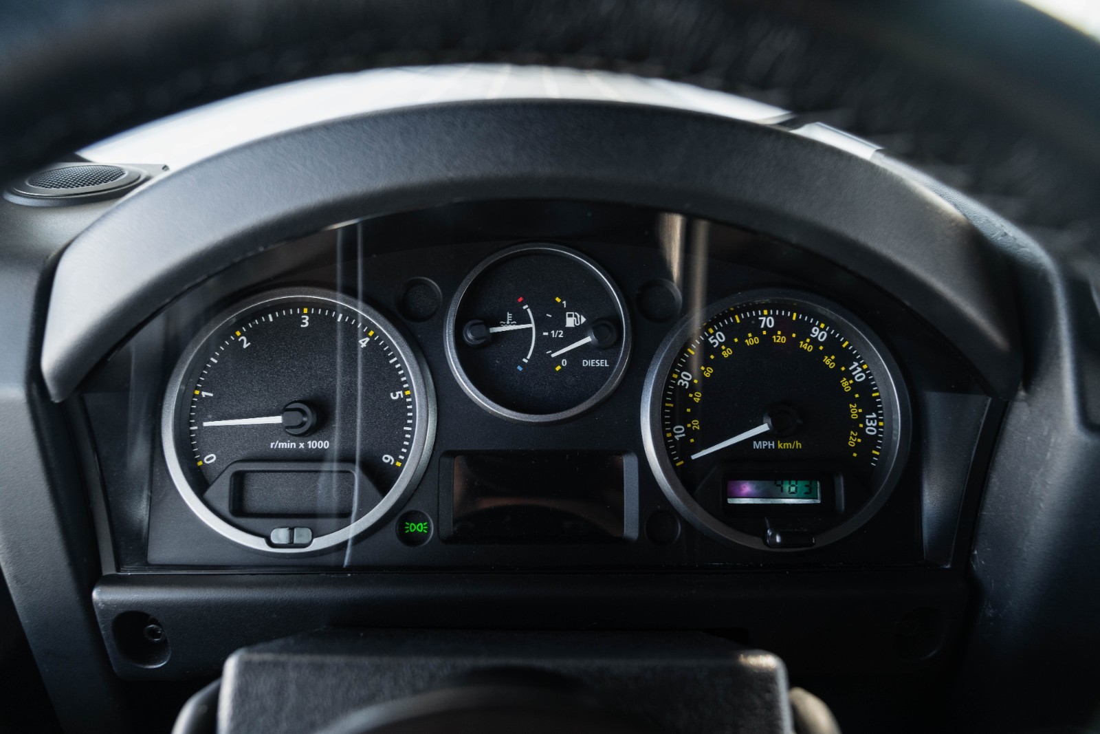 Land-Rover-Defender-1984-20