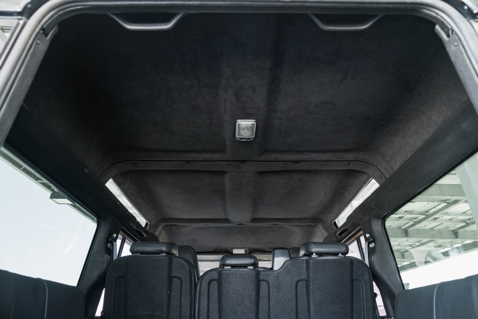 Land-Rover-Defender-1984-27