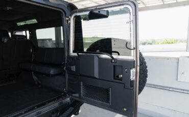 Land-Rover-Defender-1984-28