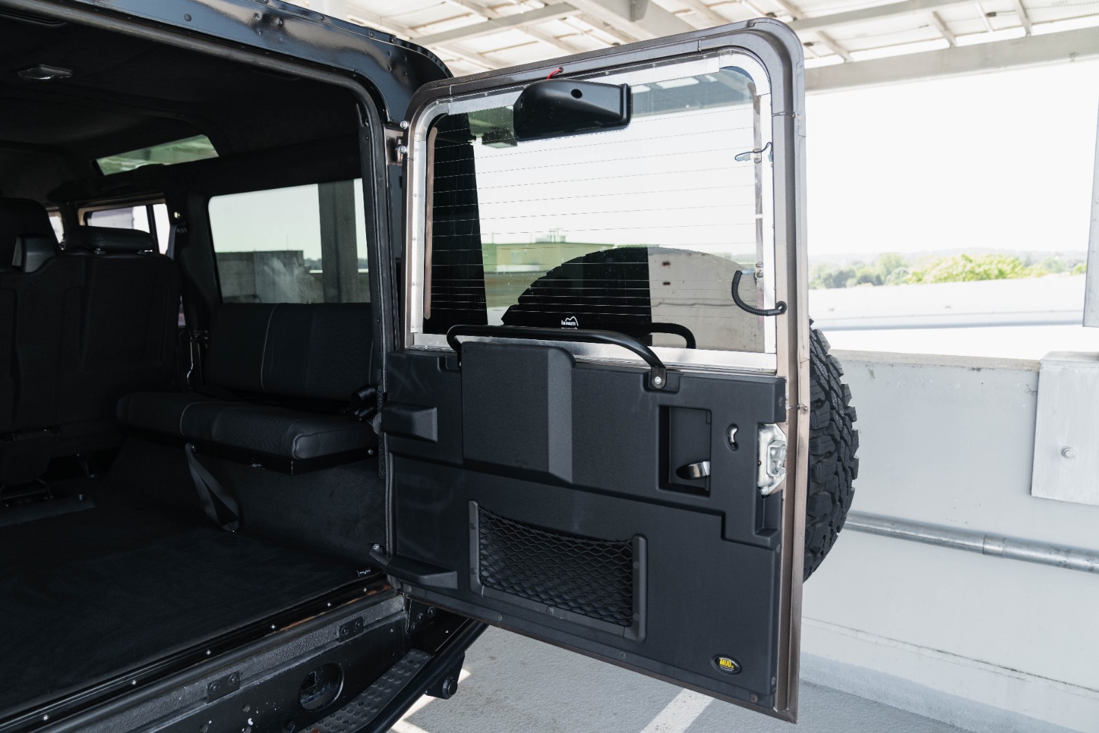 Land-Rover-Defender-1984-28