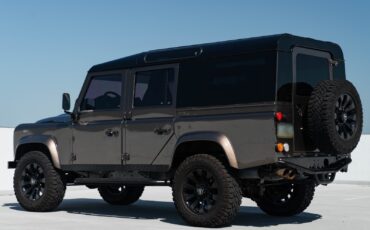 Land-Rover-Defender-1984-3