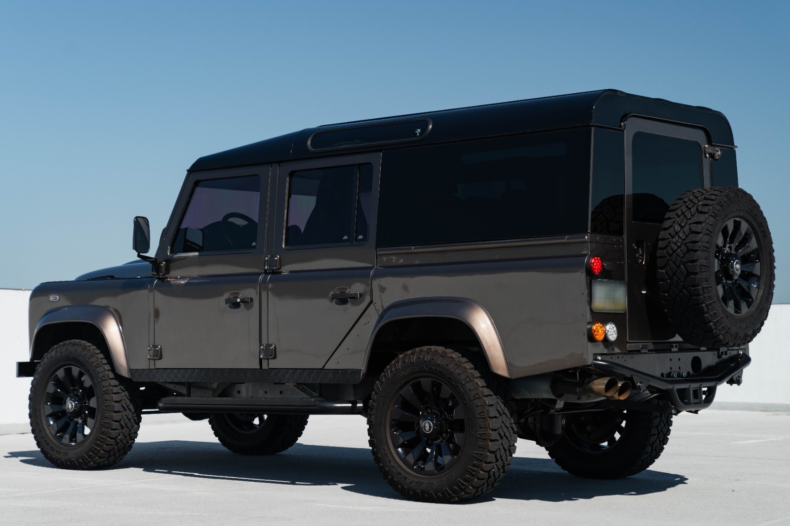 Land-Rover-Defender-1984-3