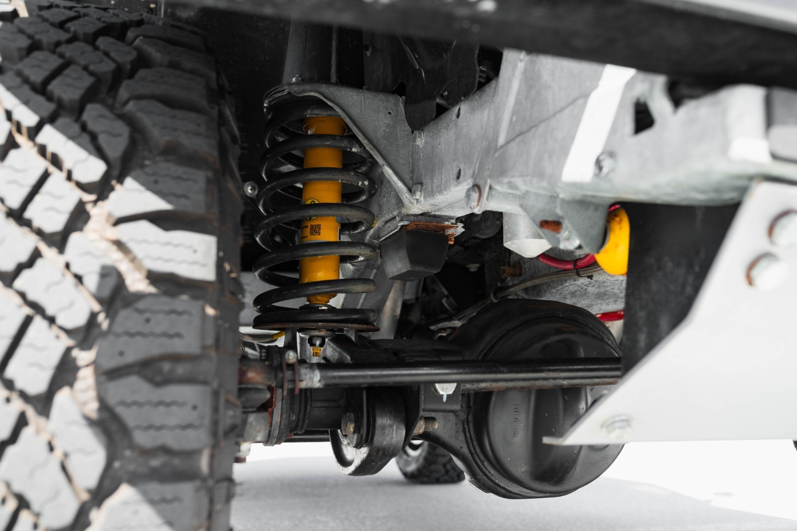 Land-Rover-Defender-1984-34