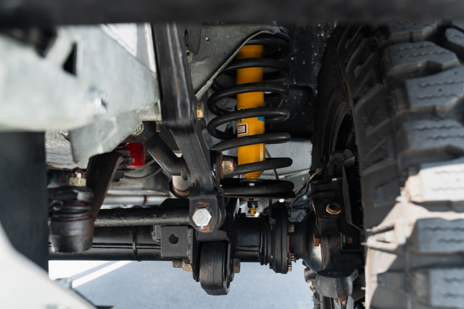 Land-Rover-Defender-1984-35