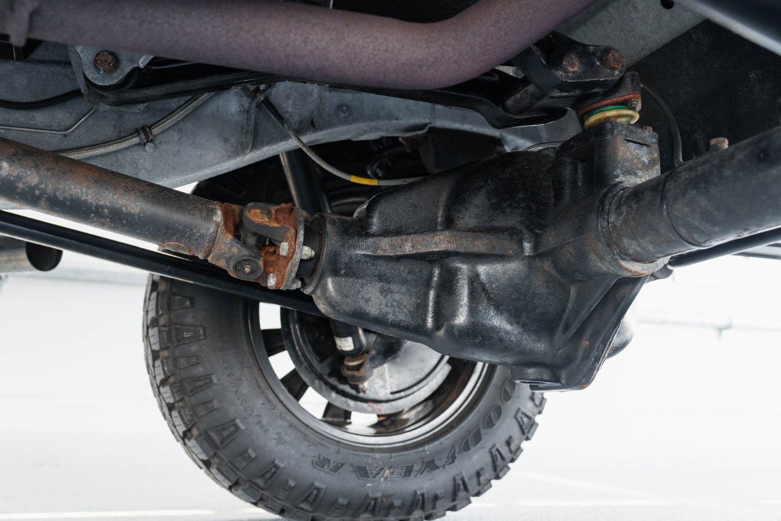 Land-Rover-Defender-1984-37