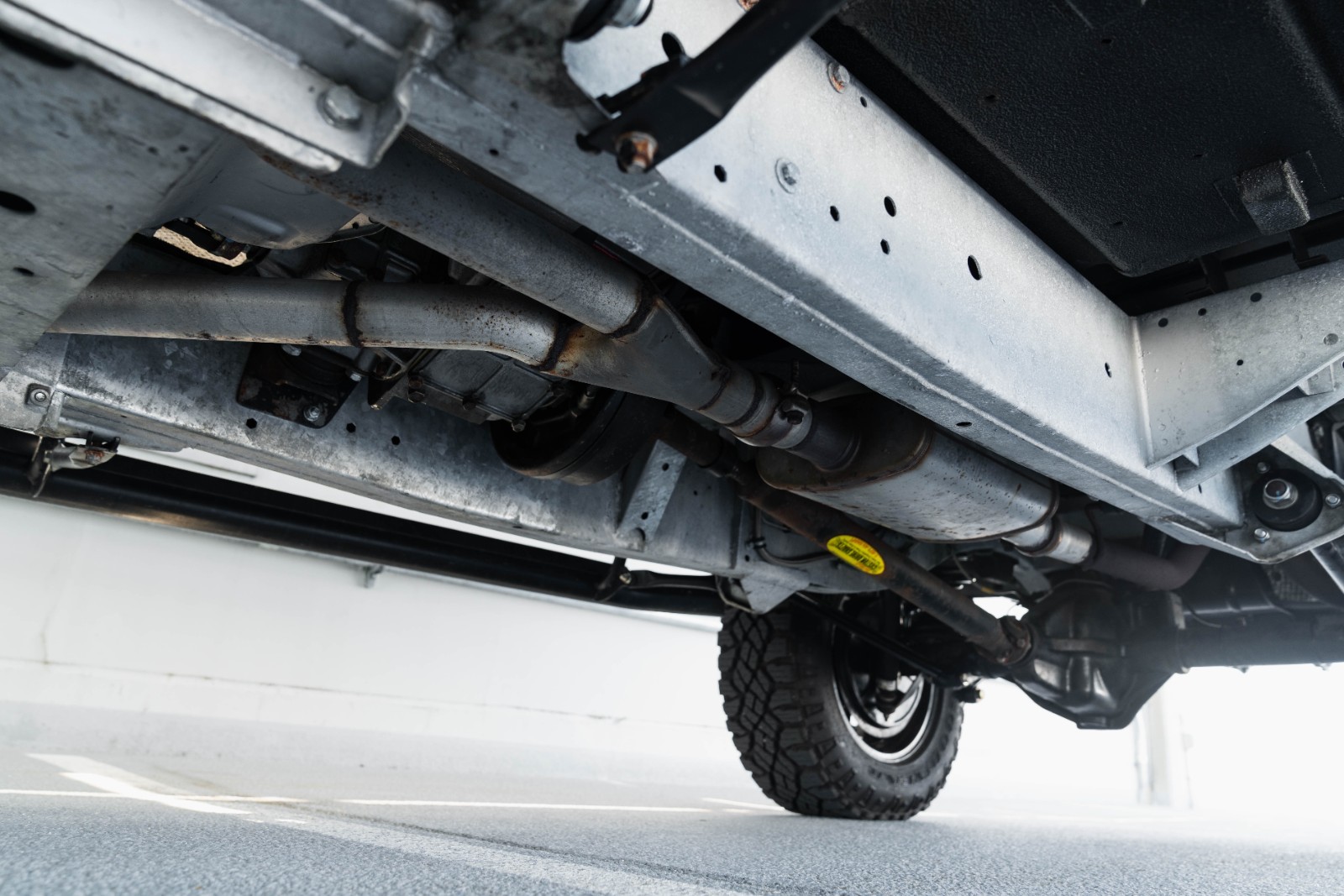 Land-Rover-Defender-1984-39