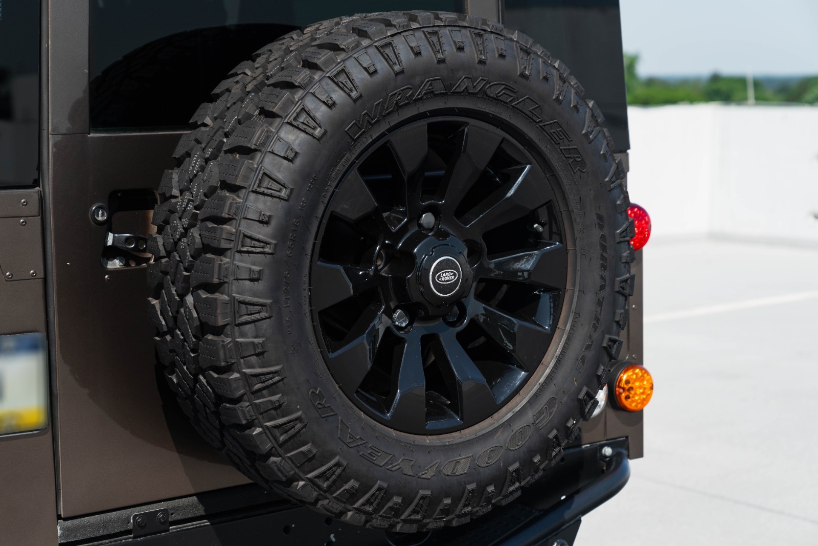 Land-Rover-Defender-1984-9