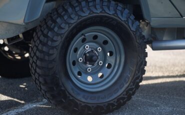 Land-Rover-Defender-1984-Sport-Utility-27