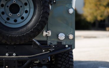 Land-Rover-Defender-1984-Sport-Utility-29