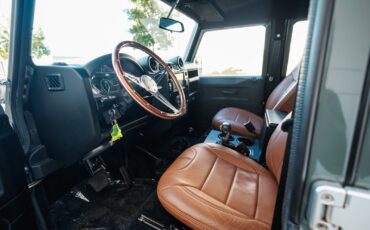 Land-Rover-Defender-1984-Sport-Utility-37