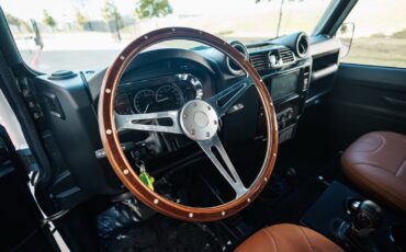 Land-Rover-Defender-1984-Sport-Utility-39