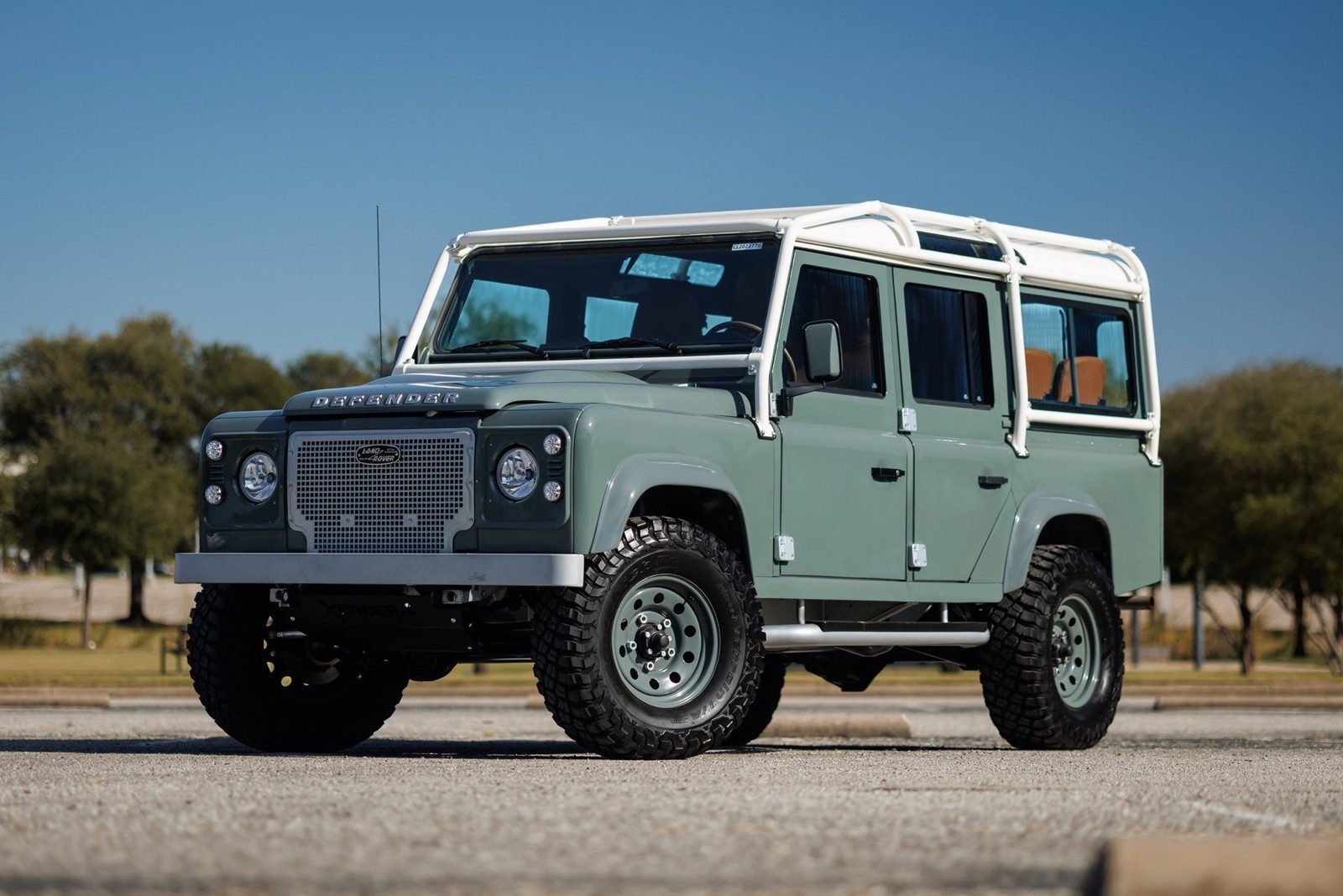 Land-Rover-Defender-1984-Sport-Utility