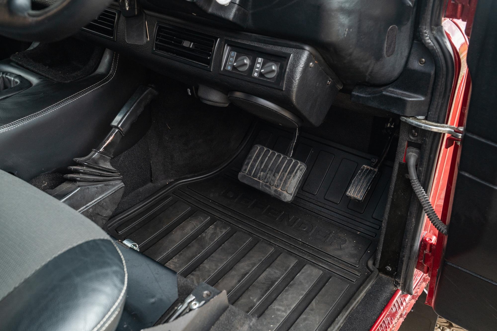 Land-Rover-Defender-1985-Finance-Trade-Welcomed-24