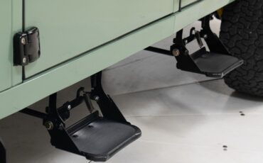 Land-Rover-Defender-1988-23