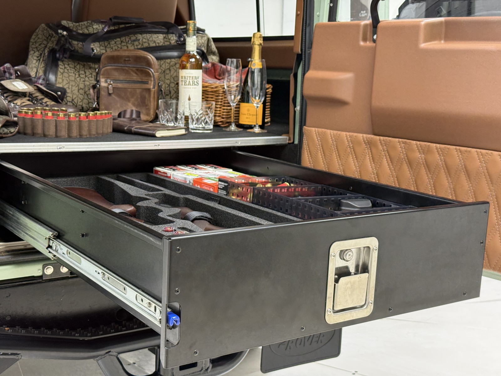 Land-Rover-Defender-1988-25