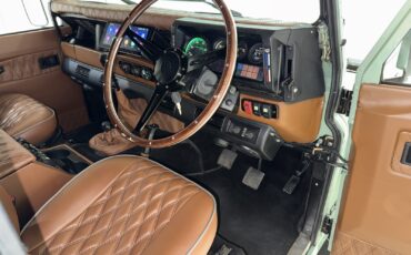 Land-Rover-Defender-1988-27