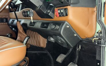 Land-Rover-Defender-1988-28