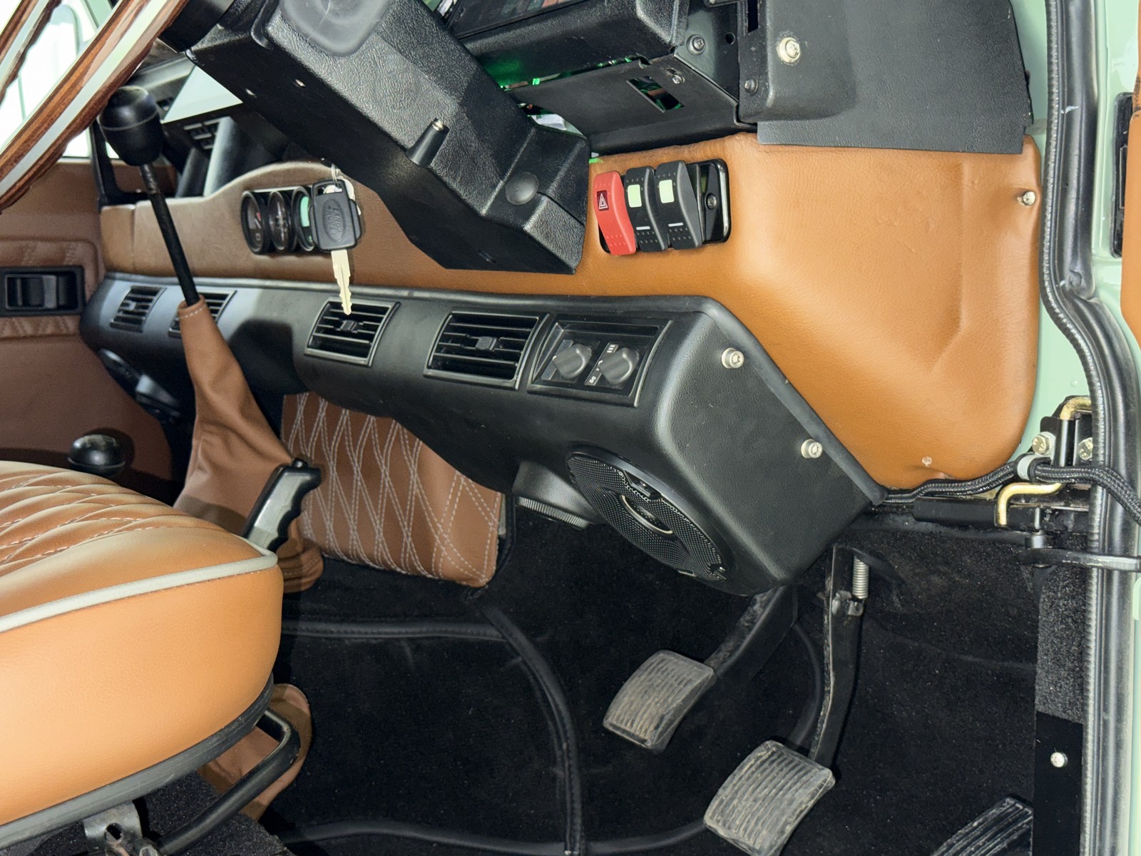 Land-Rover-Defender-1988-28