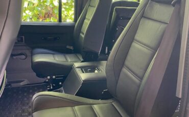 Land-Rover-Defender-1988-SUV-3