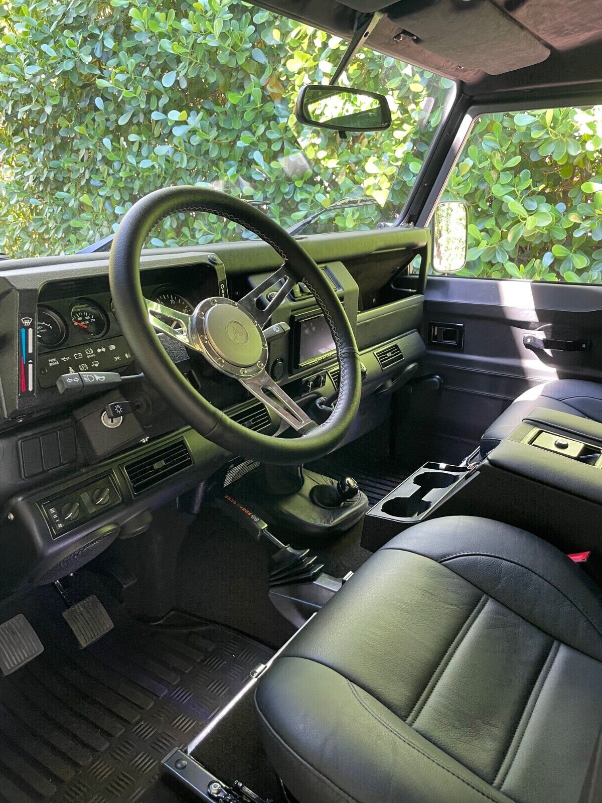 Land-Rover-Defender-1988-SUV-4