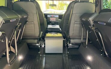 Land-Rover-Defender-1988-SUV-5