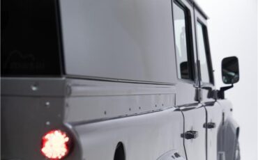 Land-Rover-Defender-1993-14