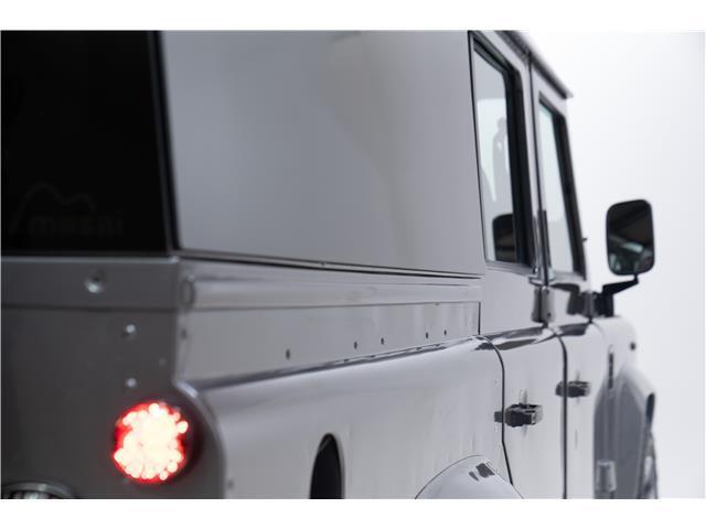 Land-Rover-Defender-1993-14