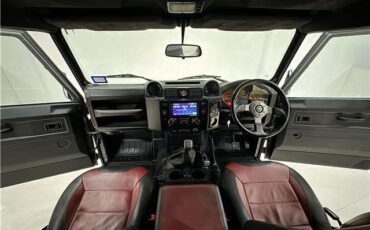 Land-Rover-Defender-1993-15