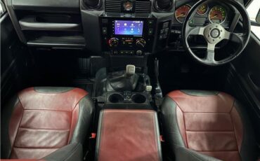 Land-Rover-Defender-1993-16