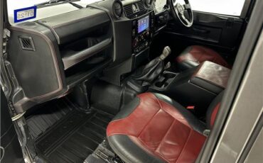 Land-Rover-Defender-1993-17