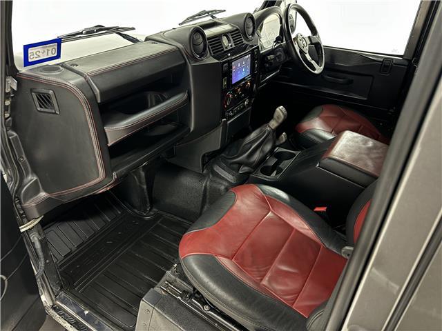 Land-Rover-Defender-1993-17