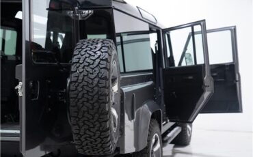 Land-Rover-Defender-1993-21