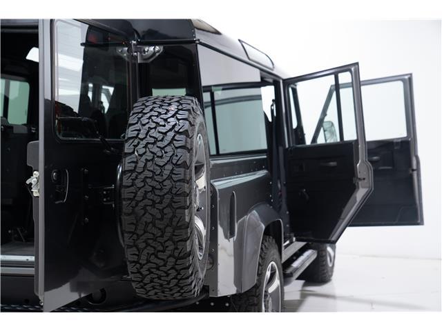 Land-Rover-Defender-1993-21