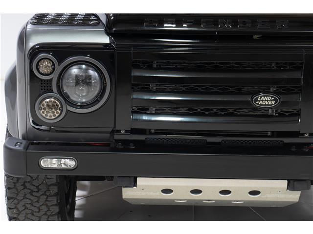 Land-Rover-Defender-1993-23