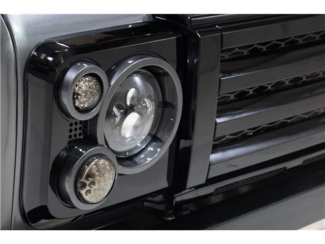 Land-Rover-Defender-1993-24