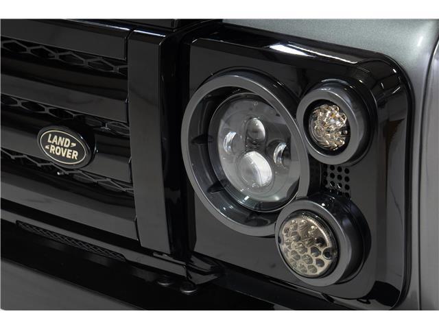 Land-Rover-Defender-1993-25