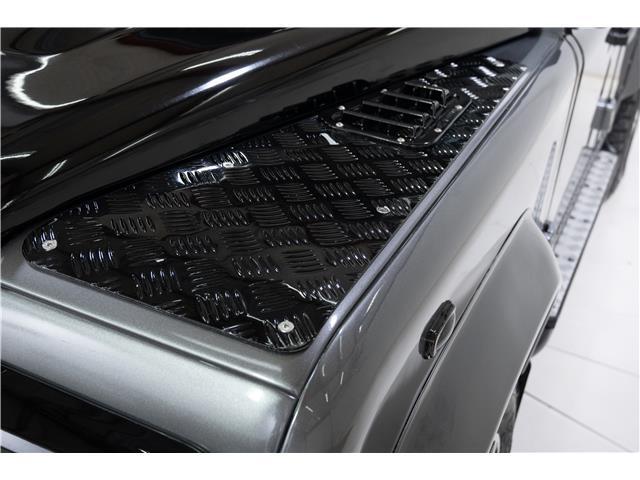 Land-Rover-Defender-1993-29