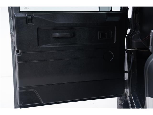 Land-Rover-Defender-1993-34