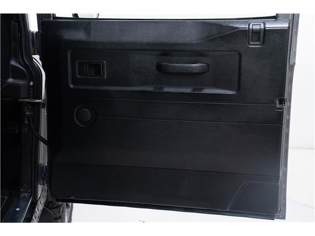 Land-Rover-Defender-1993-35