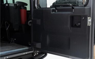 Land-Rover-Defender-1993-36