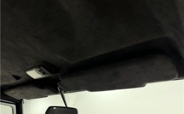 Land-Rover-Defender-1993-37