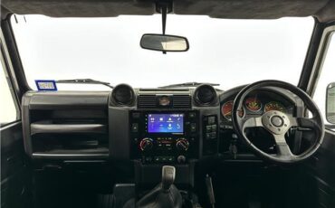 Land-Rover-Defender-1993-38