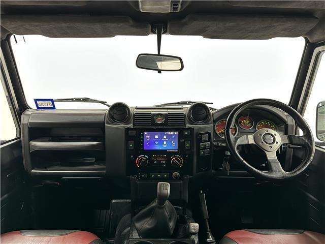 Land-Rover-Defender-1993-38