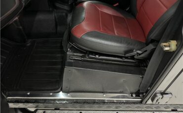 Land-Rover-Defender-1993-39