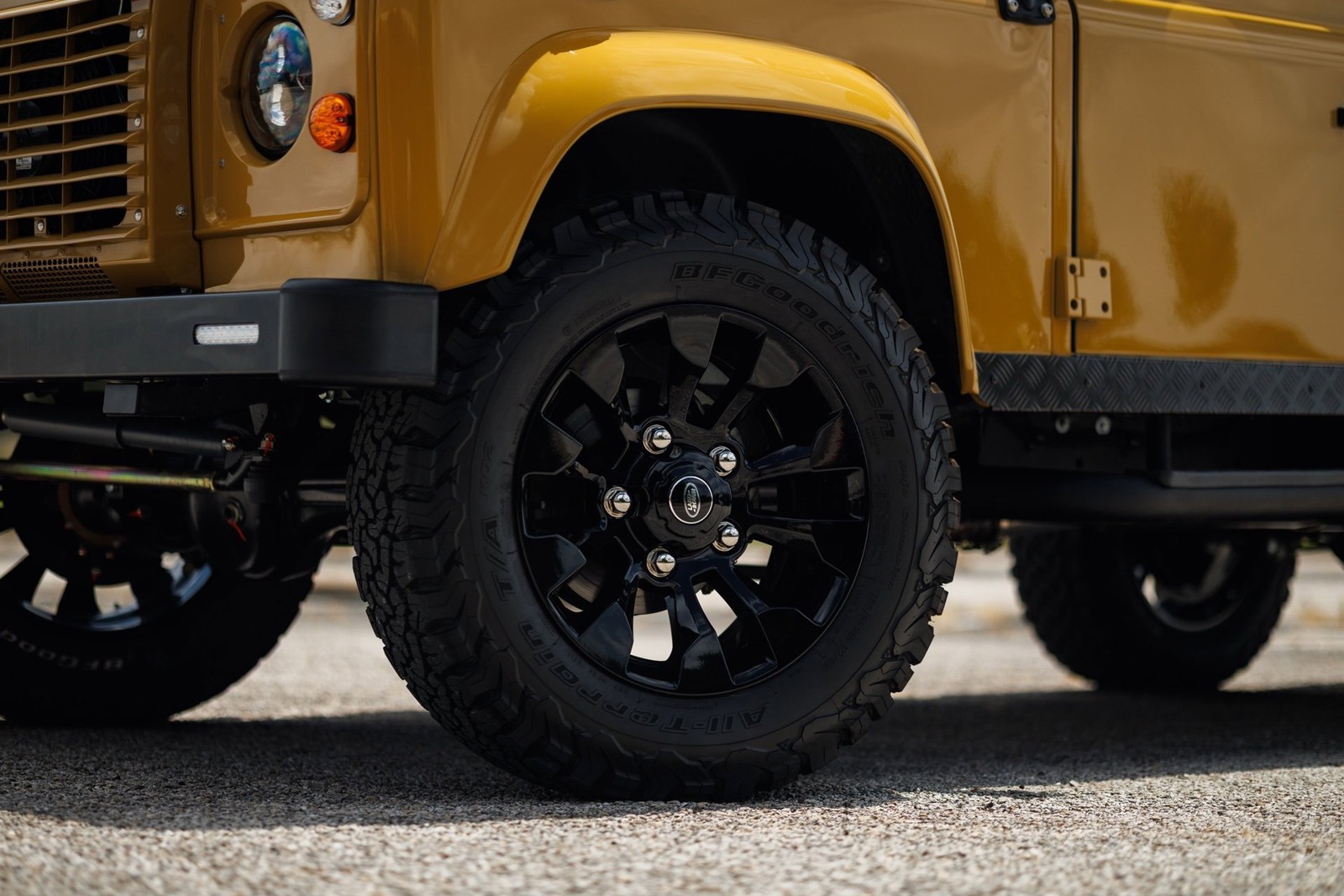 Land-Rover-Defender-1993-4D-Sport-Utility-25