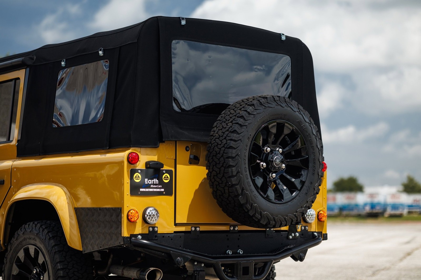 Land-Rover-Defender-1993-4D-Sport-Utility-31