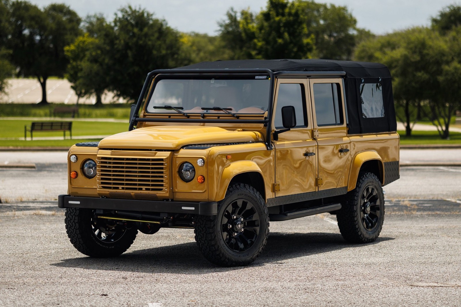 Land-Rover-Defender-1993-4D-Sport-Utility-4