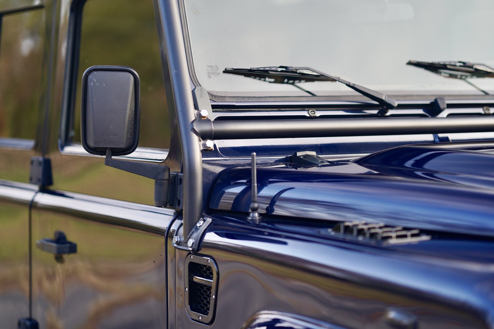 Land-Rover-Defender-1993-Station-Wagon-18