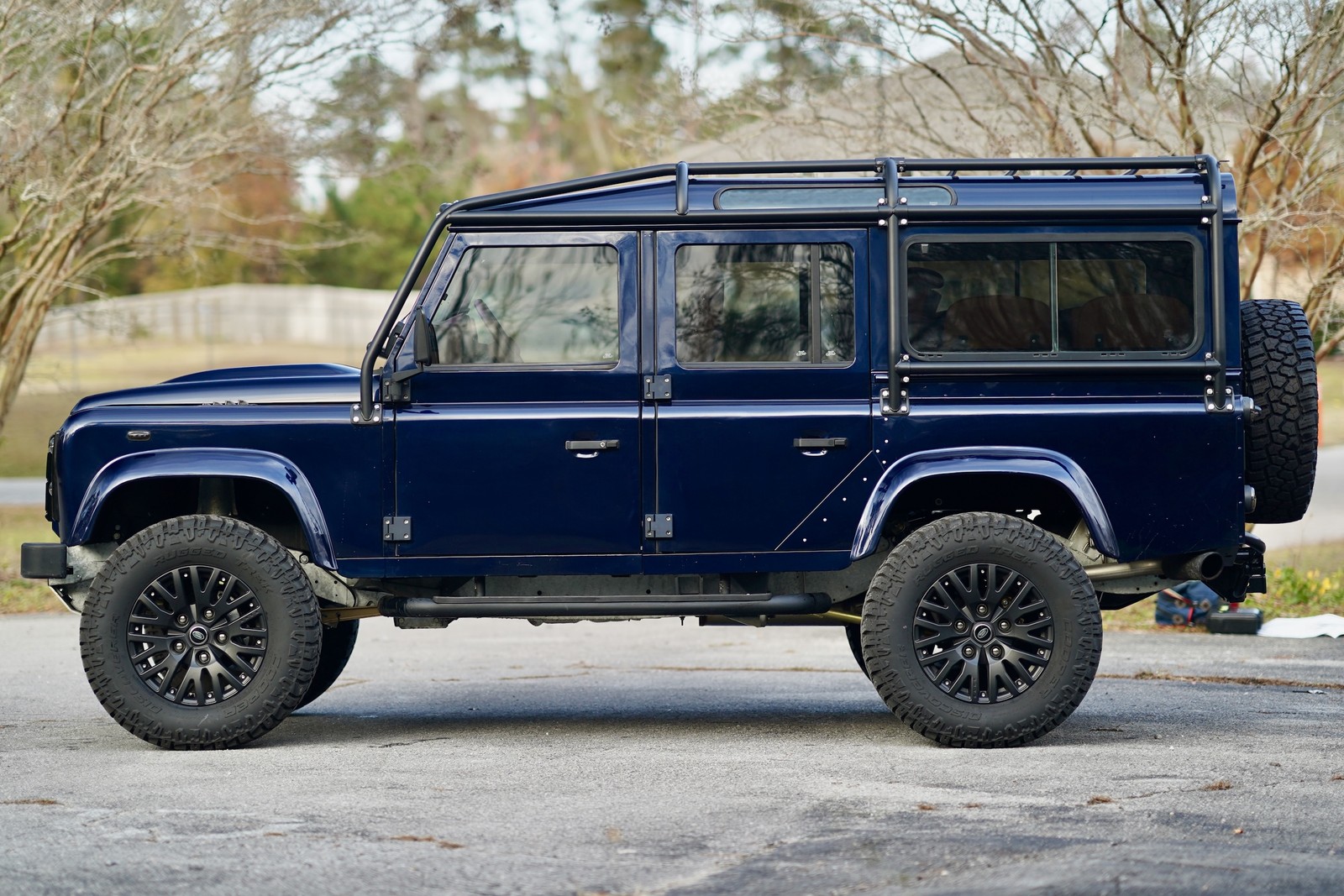 Land-Rover-Defender-1993-Station-Wagon-2